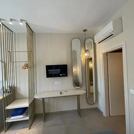 Selyna 3* Fira (Santorini)